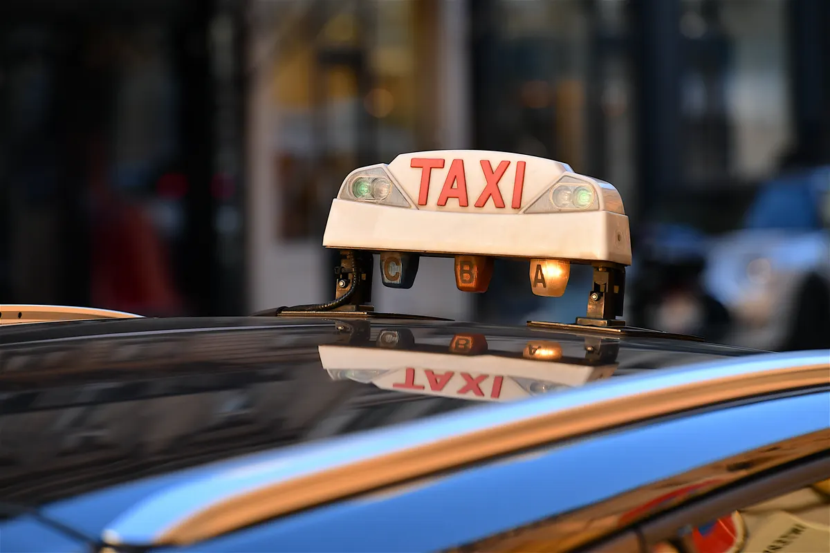 Enseigne lumineuse de taxi parisien